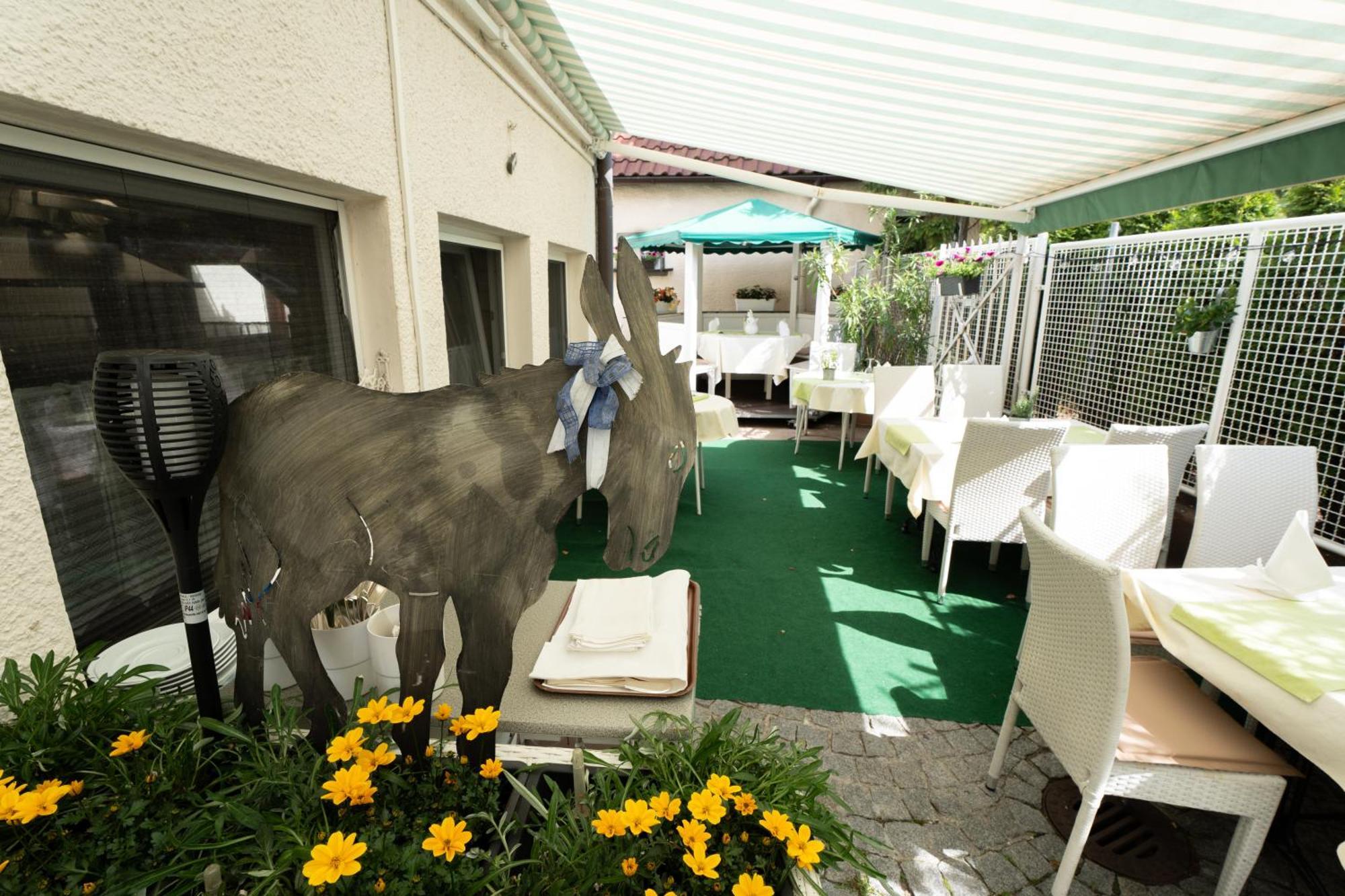 Hotel - Restaurant Traube Neuffen Екстериор снимка