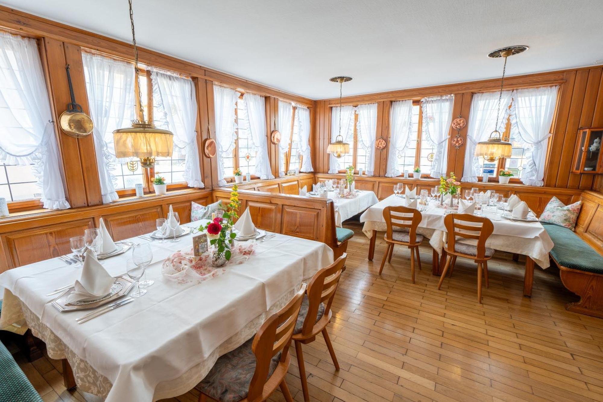 Hotel - Restaurant Traube Neuffen Екстериор снимка