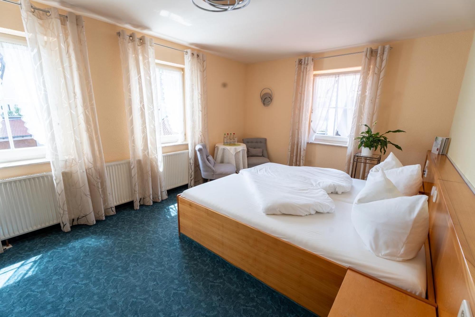 Hotel - Restaurant Traube Neuffen Екстериор снимка